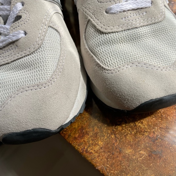 New Balance 574 Sneakers - Nimbus Cloud. Women's size 9. - Picture 7 of 8